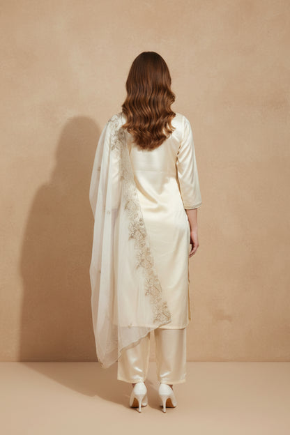 Off white silk kurta set (3-piece)